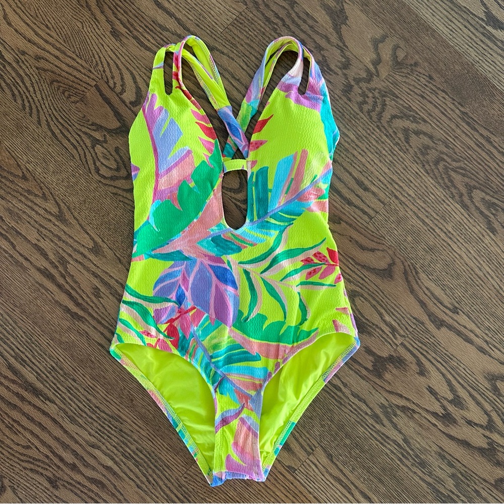 NWT Size Medium Becca Bright Tropical Print One-Piece Swimsuit